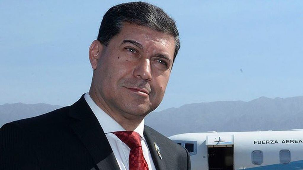 Sergio Casas fue Vicegobernador de Beder Herrera entre 2011 y 2015. Luego asumió como Gobernador y su mandato finaliza el próximo año. Es un caso similar al de Gerardo Zamora de Santiago del Estero.
