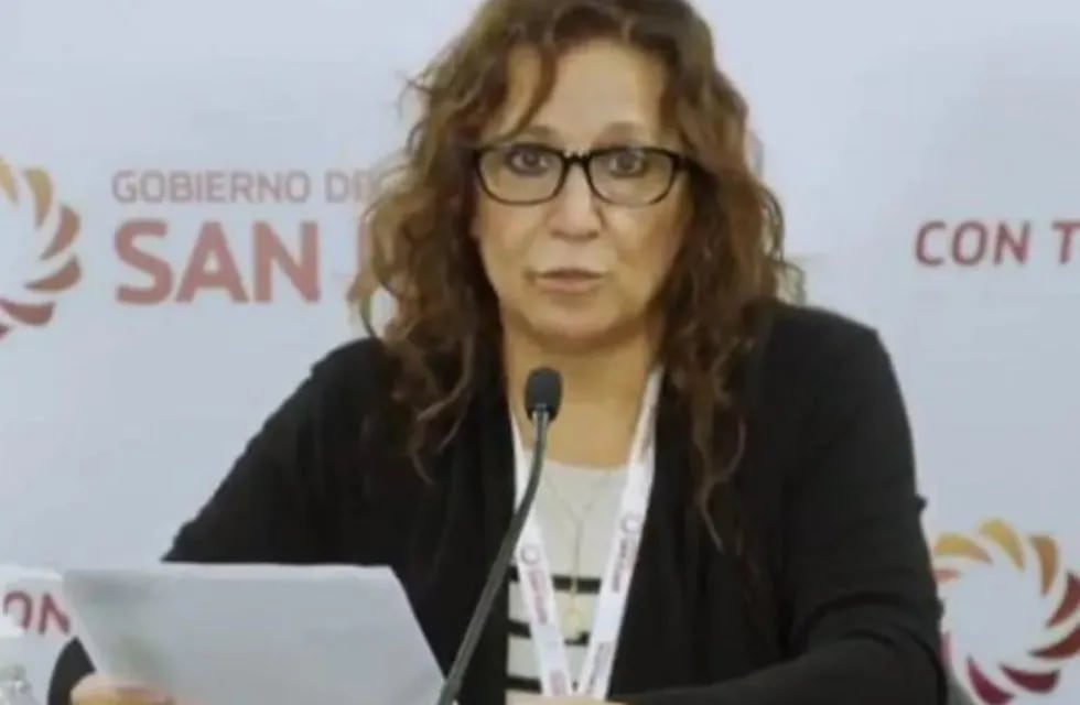 Mónica Jofré, jefa de Epidemiología de San Juan, dio una conferencia de prensa.