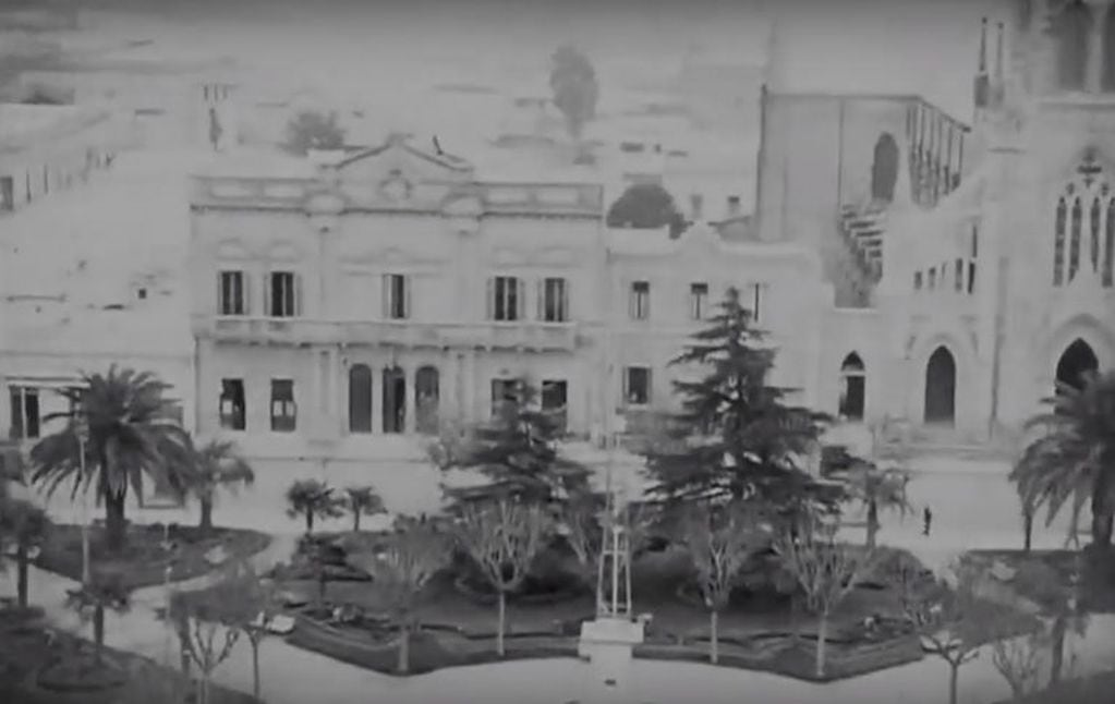 El Teatro Español y parte de la actual Plaza San Martín (En tierras nuevas donde el oro abunda, 1922)