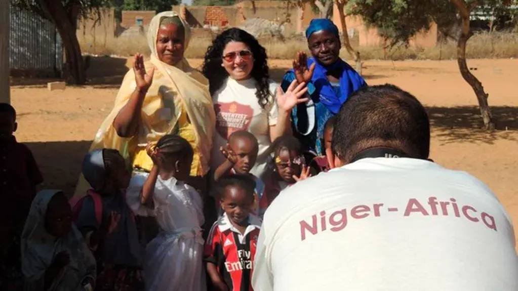 Gladis en una de las escuelas de Níger donde socorrió.