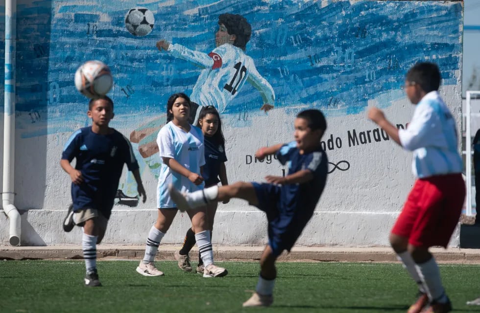 Mendoza 3 de diciembre 2020 Sociedad

 En el departamento de Maipu se inauguro el Polideportivo 6 Diego Armando Maradona.
  
Foto: Ignacio Blanco / Los Andes



