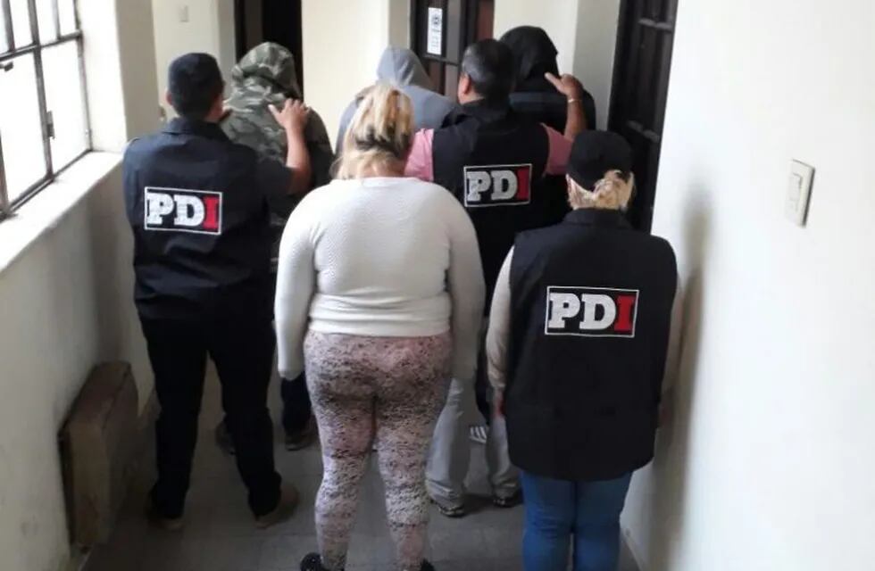 Allanamiento de la Policía de Investigaciones (PDI) por estafas con tarjetas de cru00e9dito en Santa Fe.