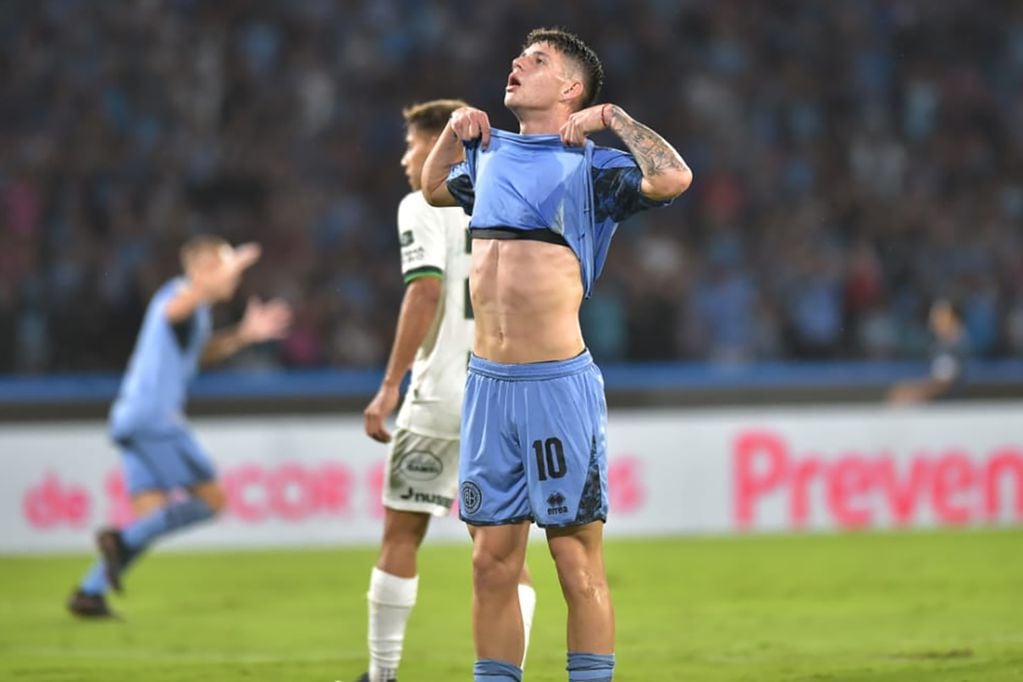 Fotografías de Javier Ferreyra segundo tiempo del partido entre Belgrano y Sarmiento por la Liga Profesional.