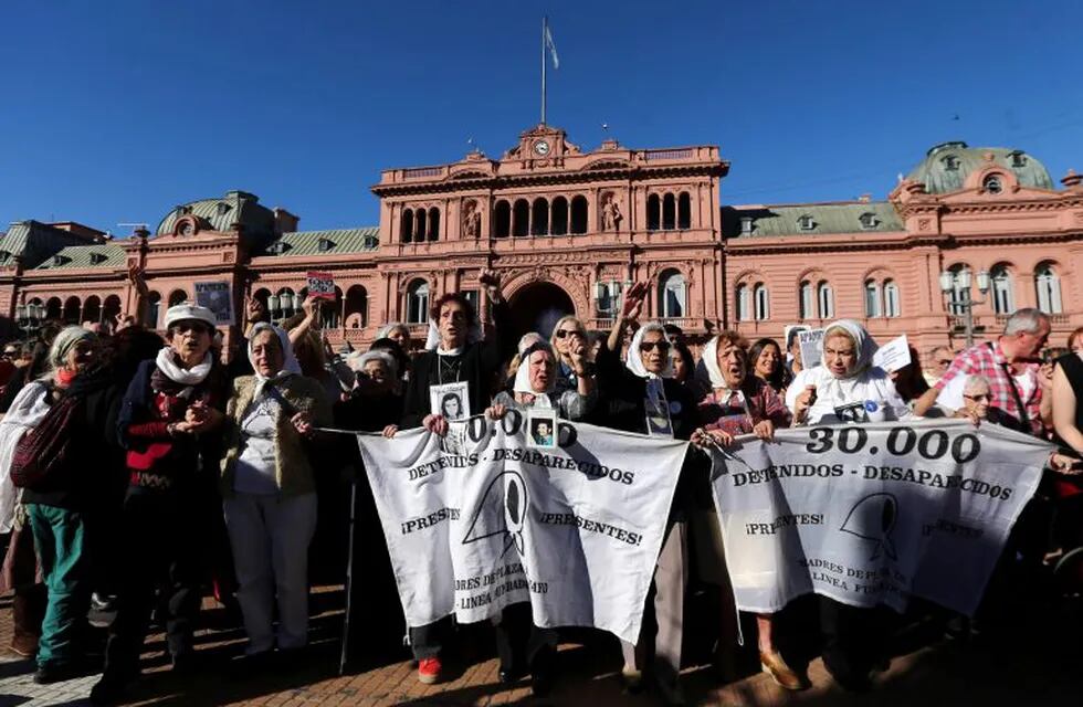 Members of the human rights group Madres de Plaza de Mayo (Mothers of the Disappeared) shout slogans during commemorations of the 40th anniversary of their first march to demand justice for their children, who went missing during the country's 1976-1983 military dictatorship, in front of the Casa Rosada Presidential Palace in Buenos Aires, Argentina, April 30, 2017. REUTERS/Marcos Brindicci