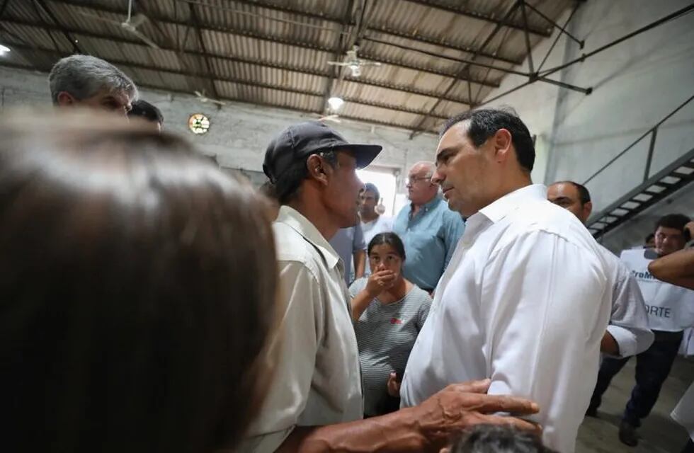 El gobernador, Gustavo Valdés habló con los vecinos evacuados de San Roque.