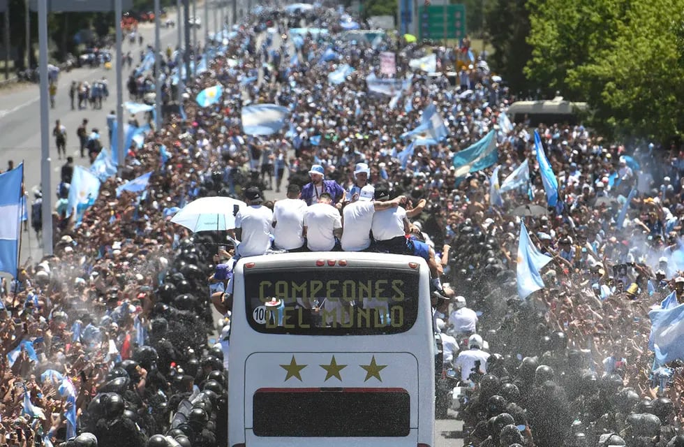 Caravana de la selección Argentina festejos por la obtención de la copa del mundo Qatar 2022 Foto: Telam