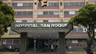 Hospital San Roque. El personal de salud realiza un paro en reclamo de mejoras salariales.