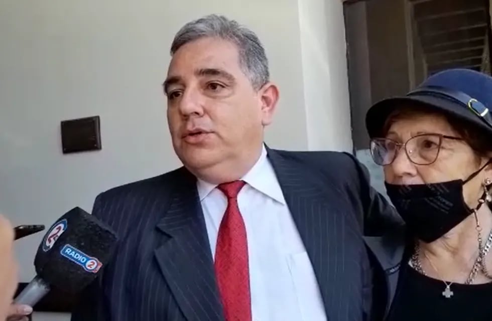 Al salir del edificio de los Tribunales de Jujuy, el abogado Antonio Bellido explicó a los periodistas los motivos por lo cuales no pudo continuar en la jornada de debate.