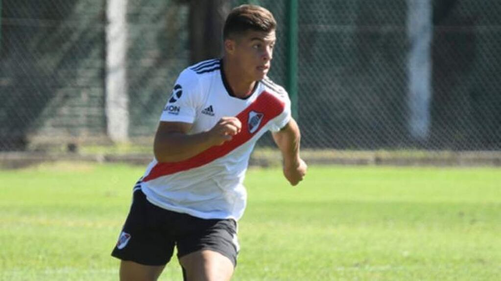 El defensor nacido en Villa Mercedes, Elías López, luego de jugar la última temporada para Godoy Cruz en la Liga Profesional, regresará a River Plate, club que lo había cedido a préstamo. / Gentileza.