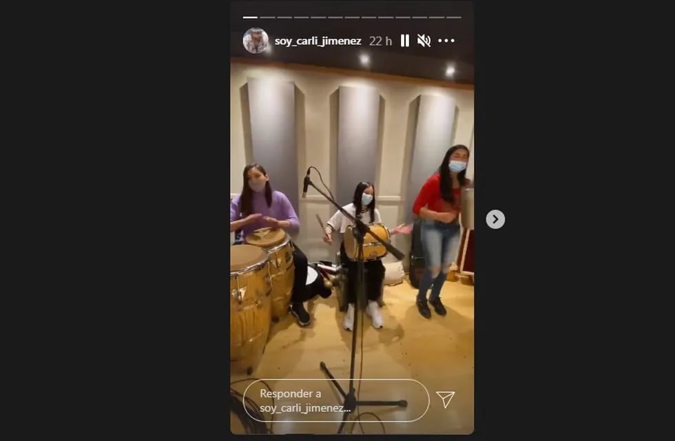 La línea de tambores de Jiménez ahora tiene mayoría femenina. (Instagram @soy_carli_jimenez)