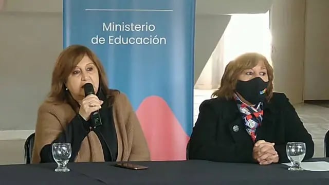La ministra de Educación Adriana Cantero y la secretaria de Gestión Territorial, Rosario Cristiani.