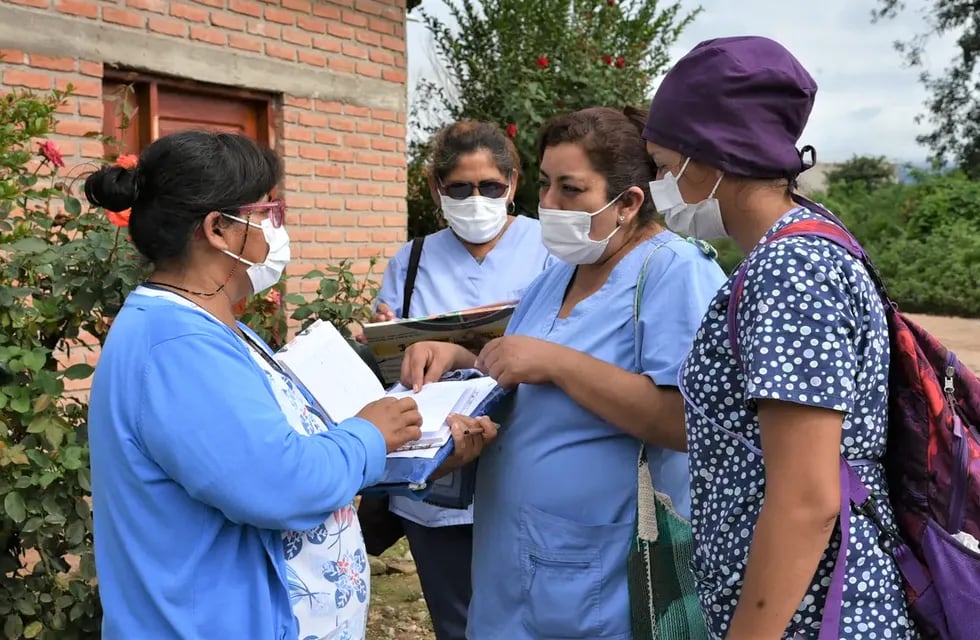 Personal de Salud de Jujuy trabaja en el terreno en la zona de Caimancito y alrededores, para contener el brote de dengue.