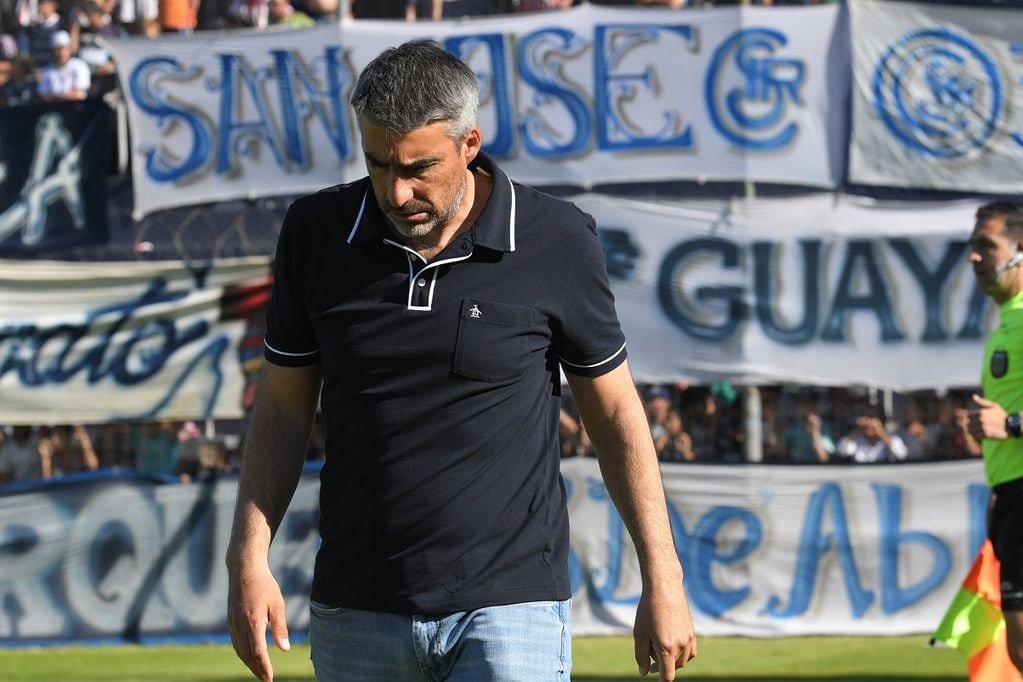 El técnico Gabriel Gómez presentó la renuncia.  Orlando Pelichotti / Los Andes