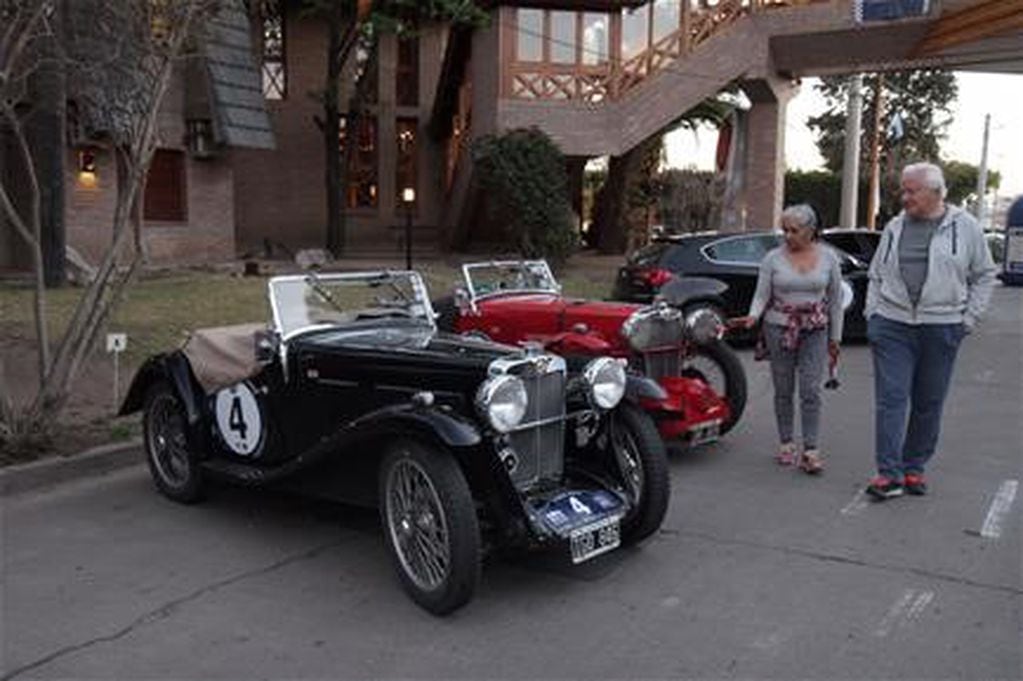 Autos del "Rally de Montaña" en Carlos Paz