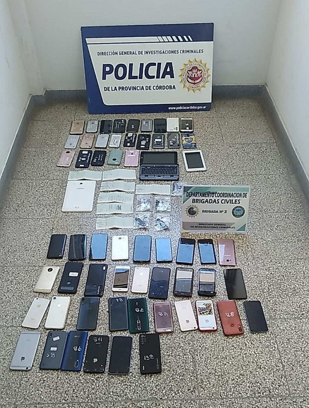 Casi todos los elementos recuperados por la Policía de Córdoba.