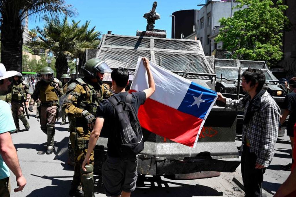 Mucha tristeza por la violación de los derechos que se están cometiendo en Chile.