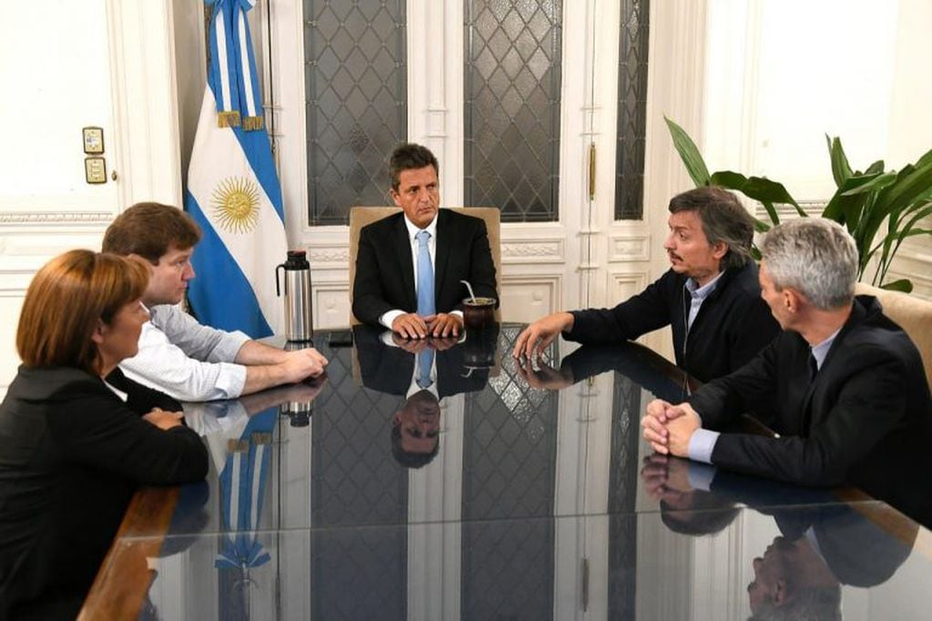 Reunión de Melella , Masa y Máximo Kirchner