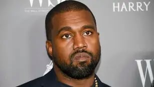 Unas zapatillas de Kanye West fueron récord en una subasta: se vendieron por casi 2 millones de dólares