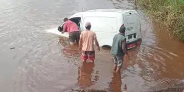 Extrajeron una camioneta del río Uruguay en San Javier