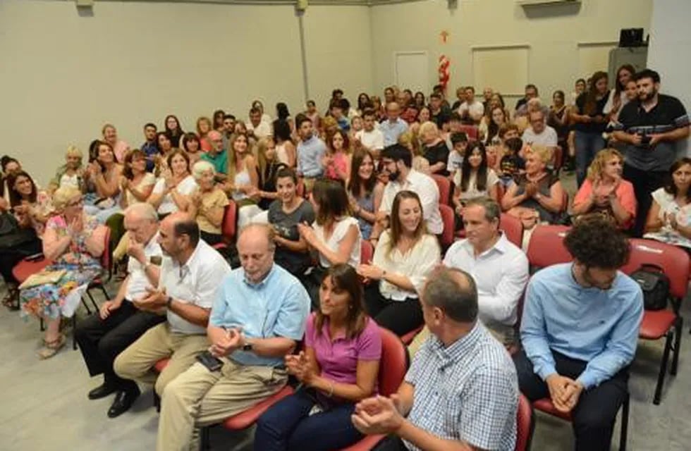 Un interesante número de egresados se congregaron en el auditorio de calle Acuña (Prensa UTN)