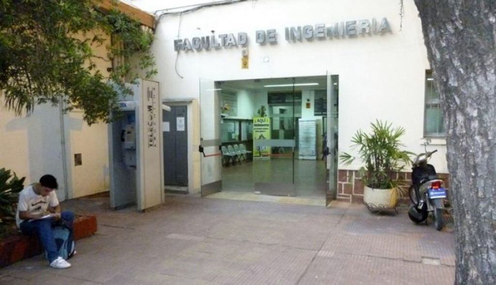 Entrada a la facultad de ingeniería de la UNNE (Web).