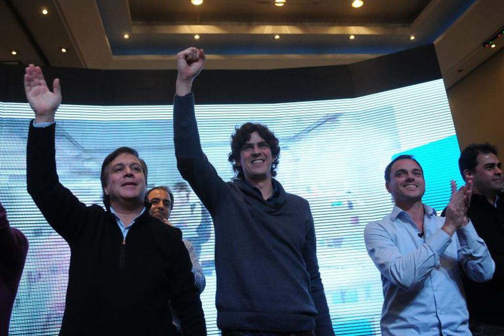 En 2015, Martín Lousteau festejaba junto a Cortina el segundo puesto en las elecciones a jefe de Gobierno porteño (EFE)