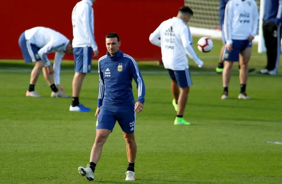 La Selección Argentina se entrenó con todos los convocados de cara al partido con Brasil. (AFP)