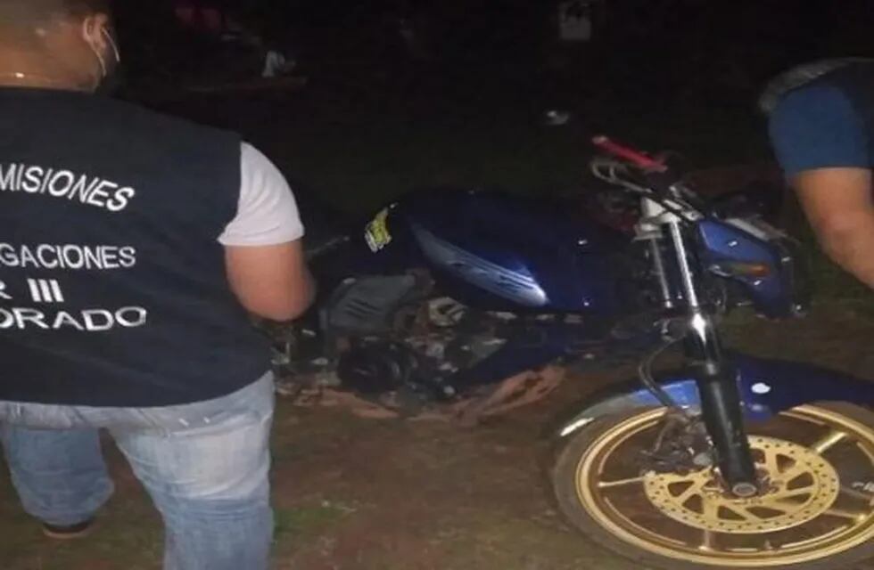Un joven de 18 años circulaba con la moto y dijo que la compró a través de una página de internet.
