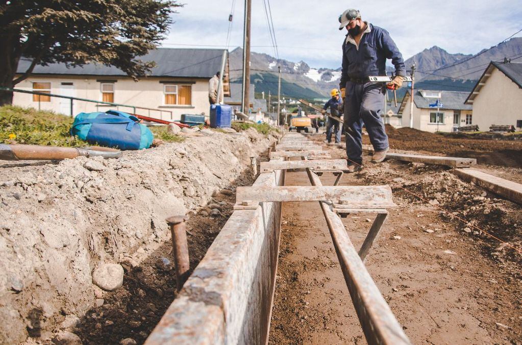 Plan de obras que lleva adelante la Municipalidad de Ushuaia, continúan los trabajos en la calle Cabo Grananniello, del Barrio Brown.