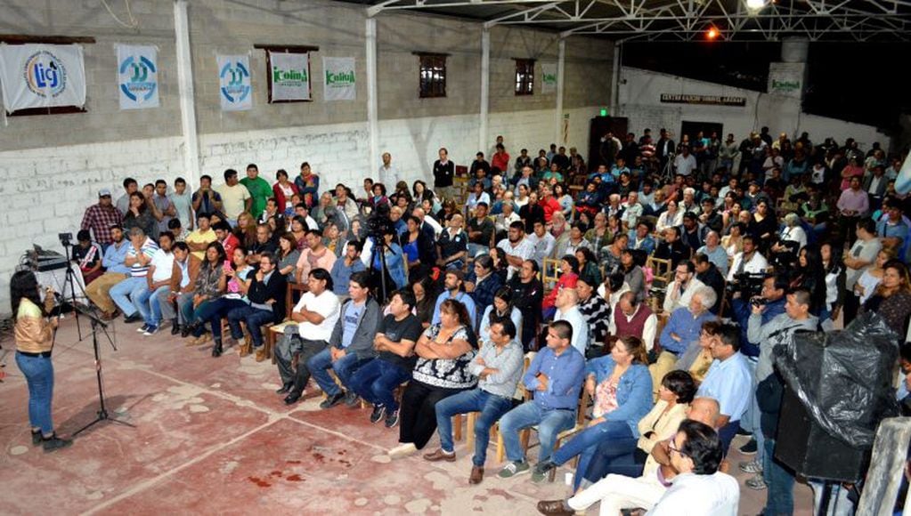 La reunión en El Carmen congregó a "dirigentes del campo nacional popular", dijeron los organizadores.