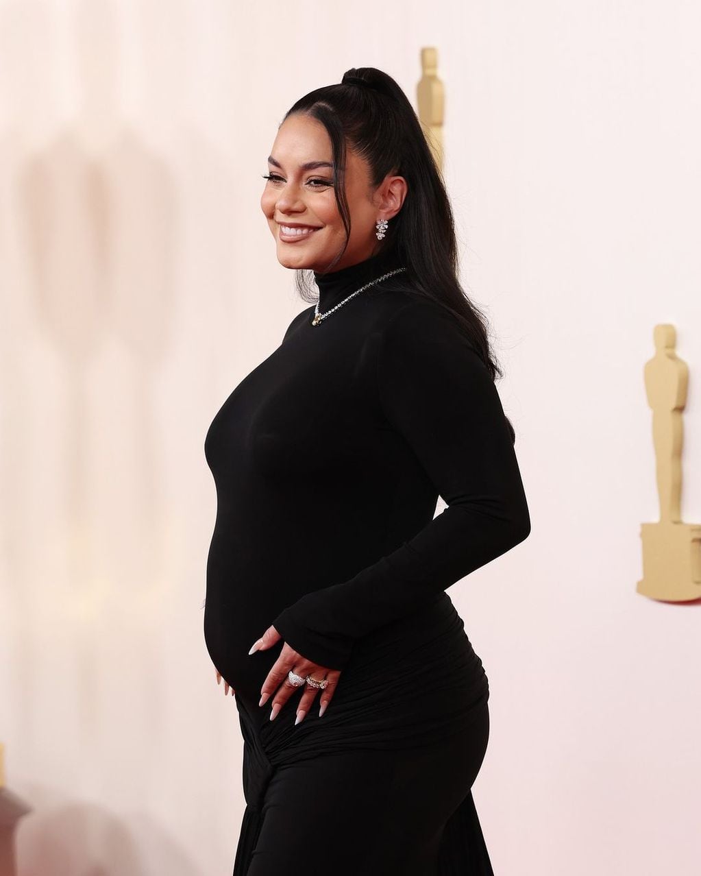 Vanessa Hudgens anunció su embarazo en la alfombra roja de los Oscar 2024