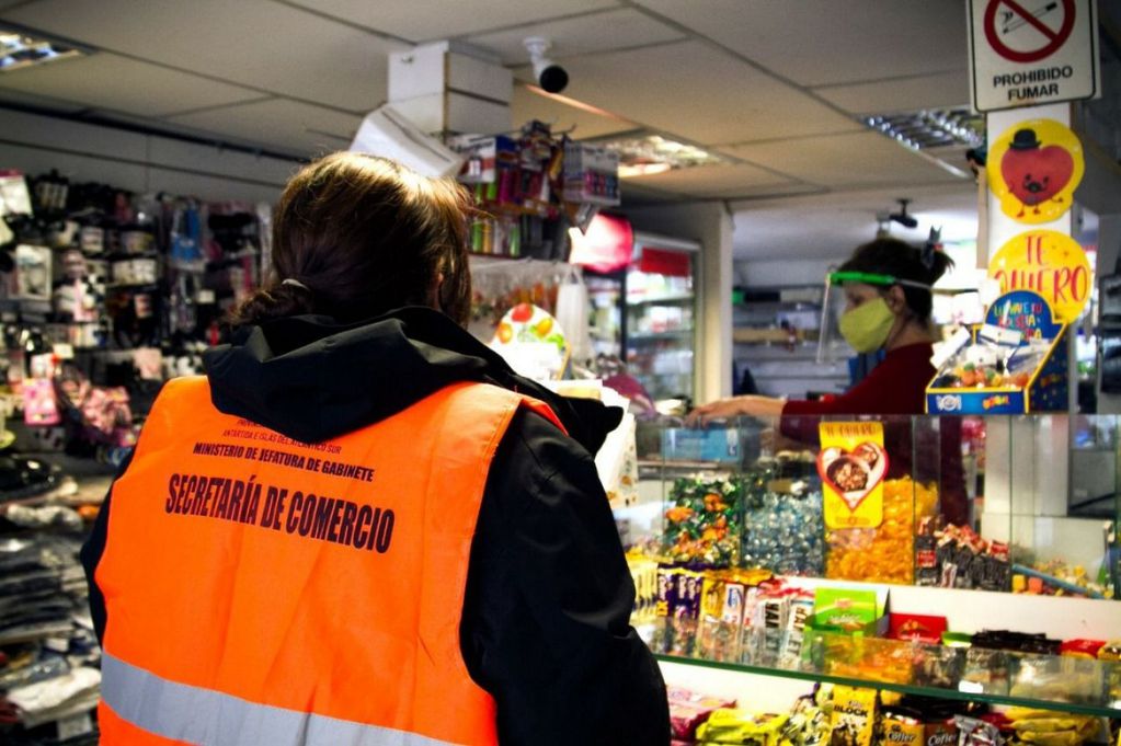 Ya se han notificado a los grandes comercios y supermercados que son los que tienen más injerencia en la formación de precios. La medida es de cumplimiento obligatorio.