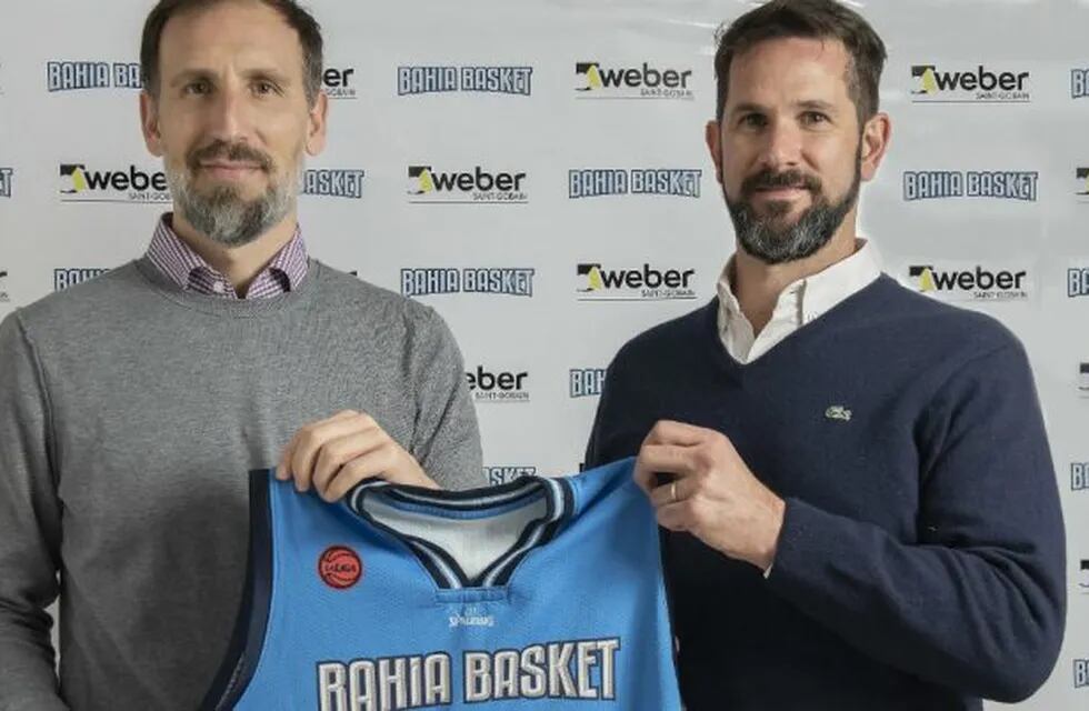 Pepe y Martín Mackey, el nuevo Director Deportivo. Una dupla prestigiosa que apunta a la formación en Weber Bahía Basket (Foto gentileza Weber Bahía Basket)