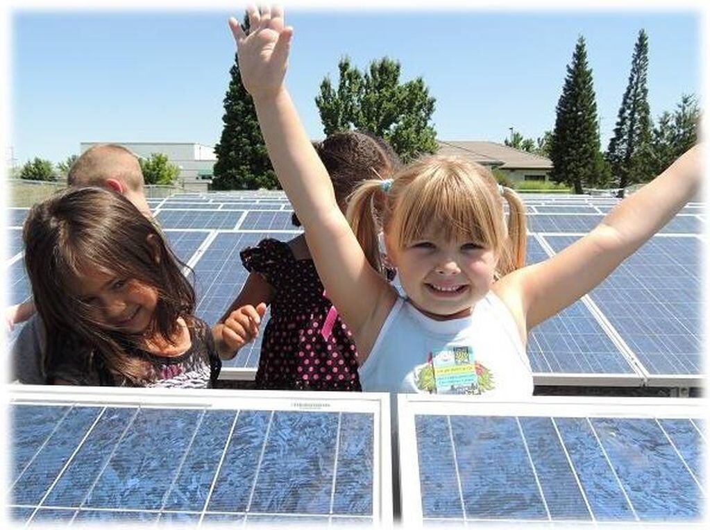 Cada vez más los niños se interesan por las energías renovables.