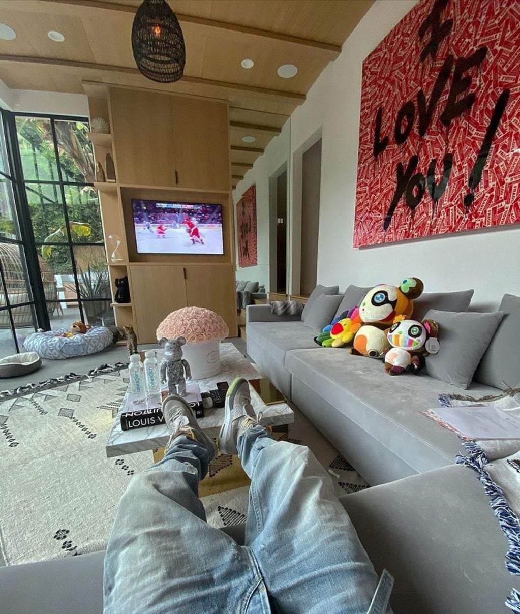Justin Bieber mostró su espacio de descanso en la mansión en la que vive junto a su esposa en Los Ángeles (Foto: Instagram/@justinbieber)