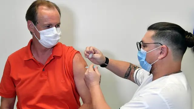 Gustavo Bordet recibió la vacuna contra el coronavirus