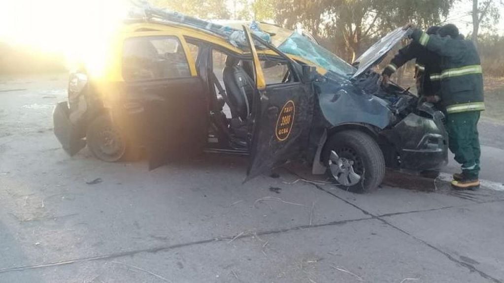 El auto con licencia de taxi dio al menos dos tumbos. Foto: Policía de San Luis