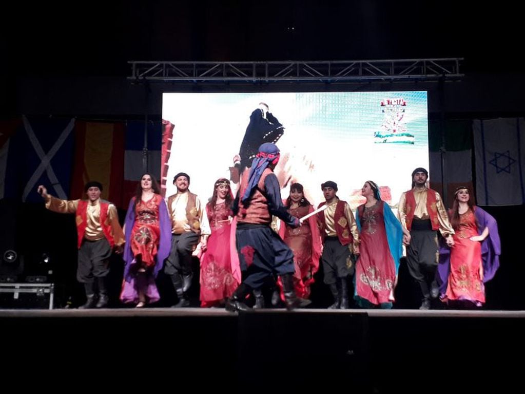 Conservar la tradición en el sur - Fiesta de las colectividades Ushuaia 2019