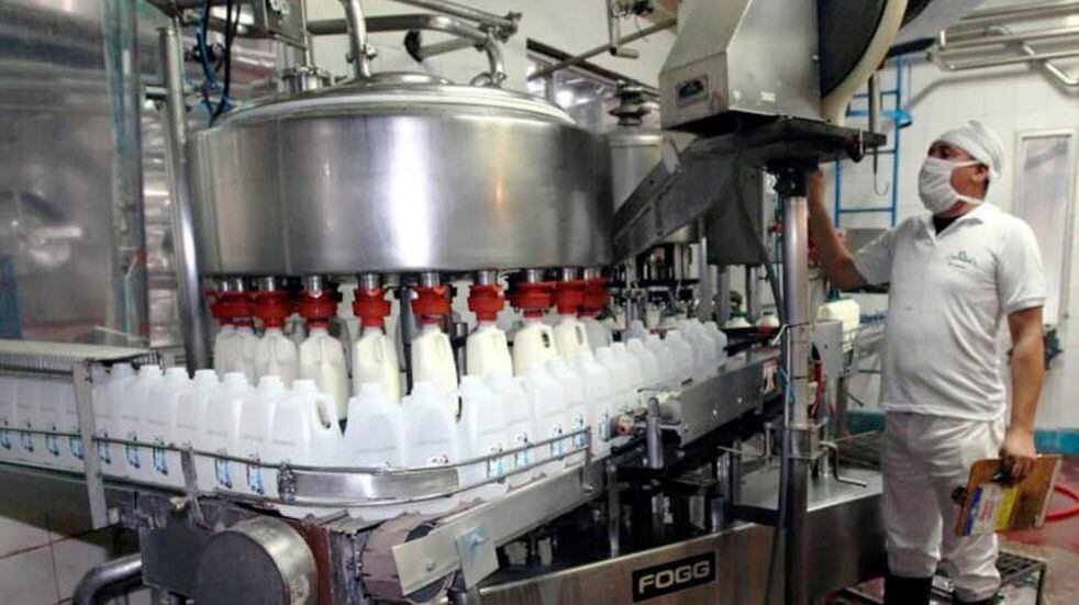 Las industrias tiene que seguir comprando leche y esto tiene varios impuestos más por pandemia