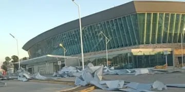 vientos en Comodoro Rivadavia volaron el techo del aeropuerto