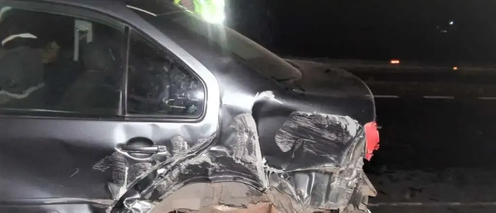 Accidente en Mendoza: conducía ebrio, chocó contra un poste y cortó la luz de la zona