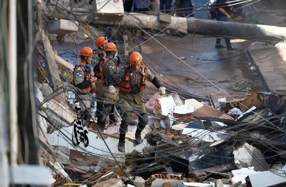 Derrumbe de un edificio en Río de Janeiro.