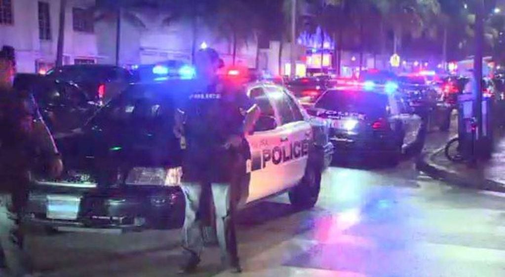 La policía tratará de recobrar la seguridad en Miami Beach a través del toque de queda y el estado de emergencia.