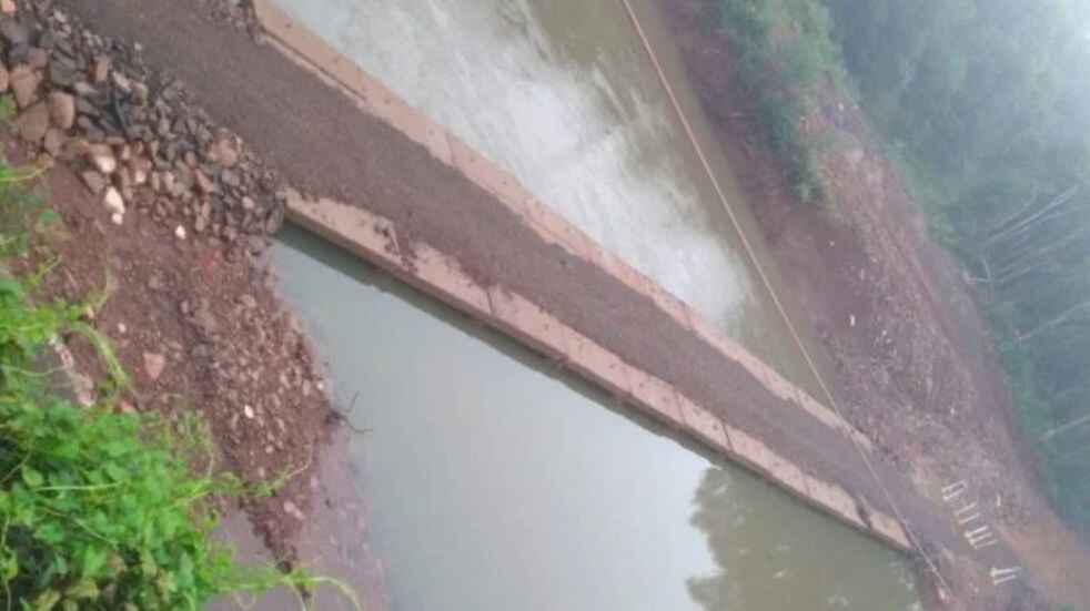 Arroyo Pindayti: cortaron el paso por el puente debido a la creciente del agua
