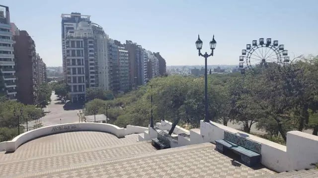 Escalinatas del Parque Sarmiento, en Córdoba, vacías por la cuarentena (José Hernández/La Voz).
