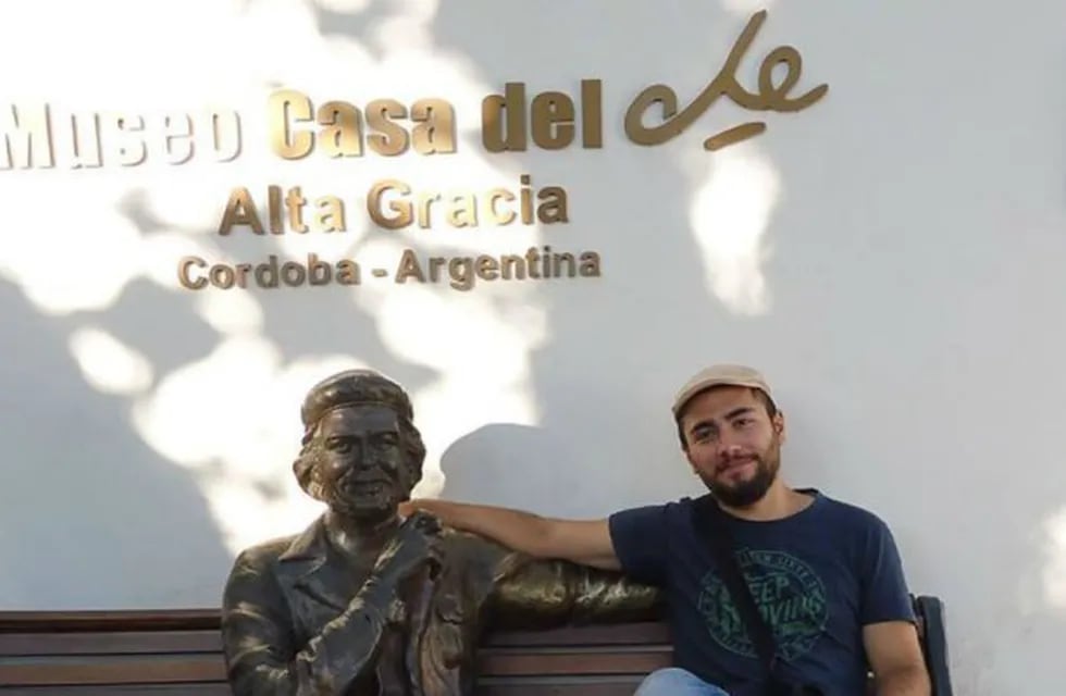 Anil Baran, visitando el Museo del Che (perfil de Facebook).