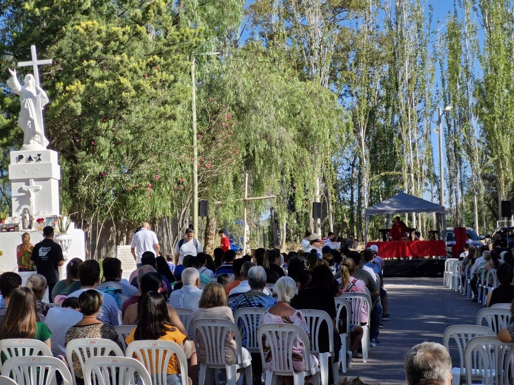 Miles de fieles celebraron Semana Santa en Maipú.