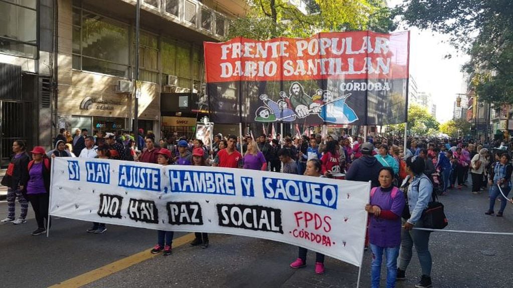La marcha de organizaciones sociales en Córdoba de este jueves 11 de abril.