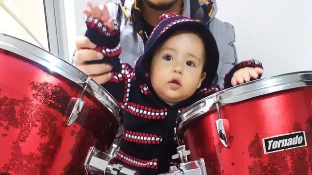 Alan David, el pequeño colombiano que toca la batería.