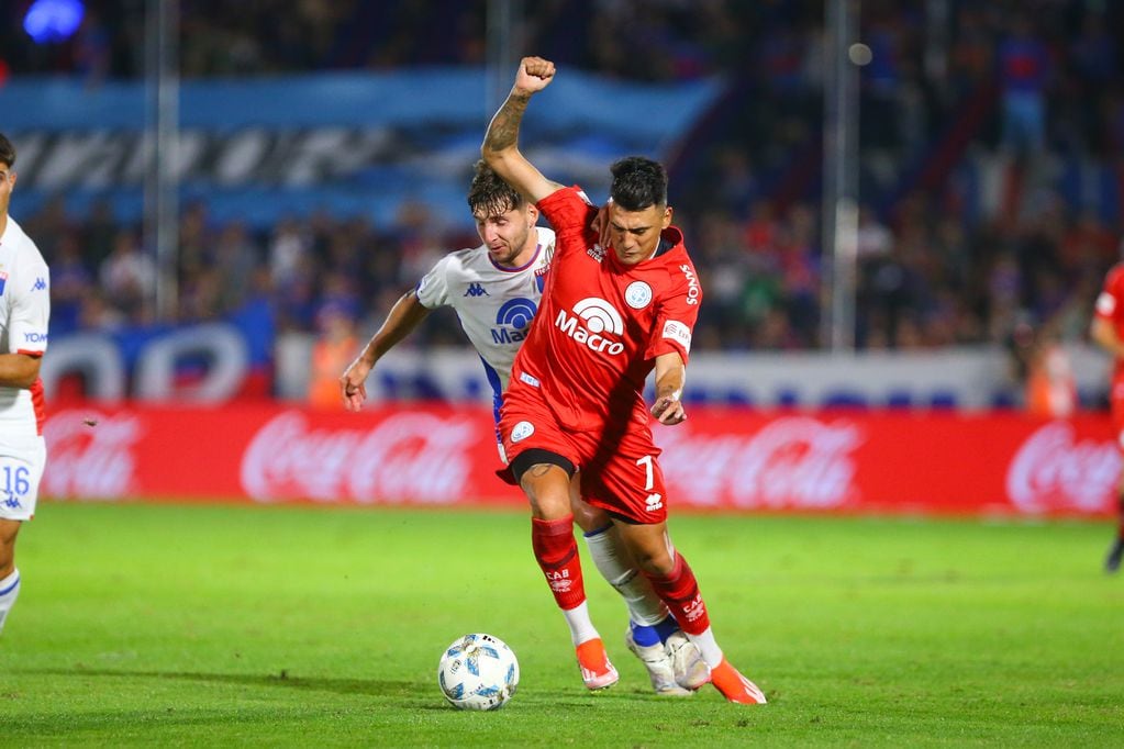 Matías Suárez, fundamental en el empate de Belgrano ante Tigre en Buenos Aires. (Fotobaires)